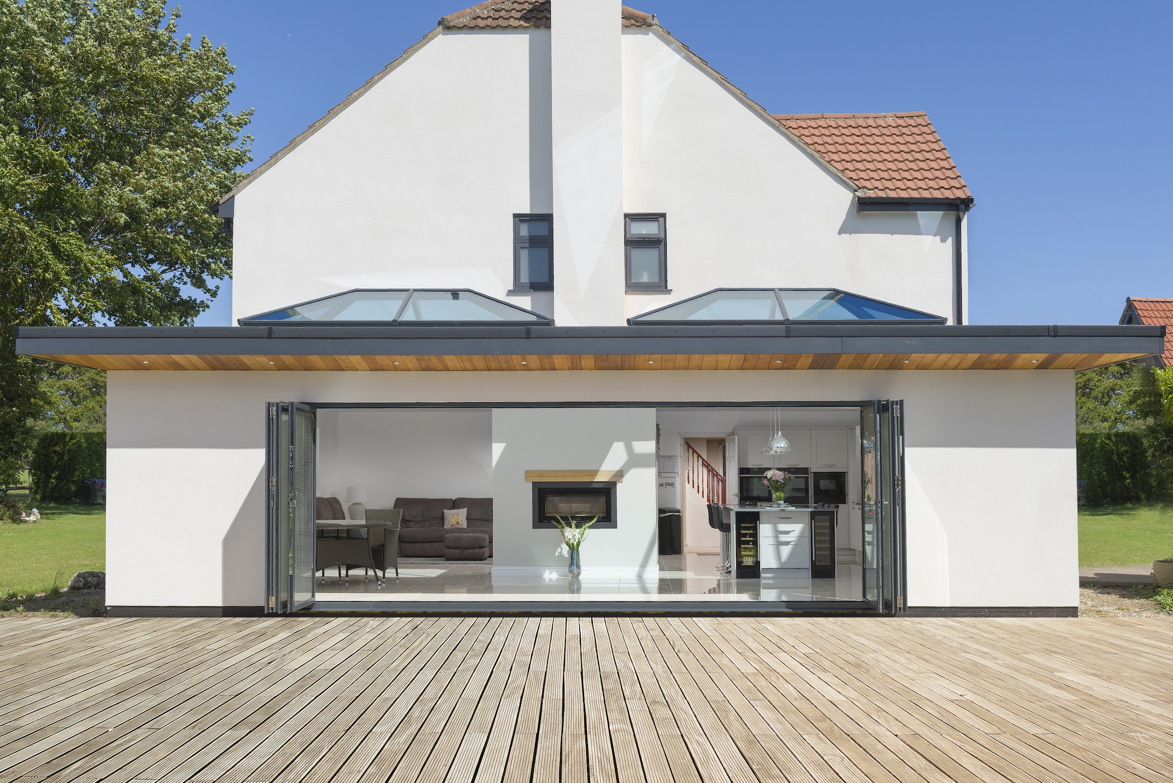 Korniche lantern roof in a double design with bifolds below