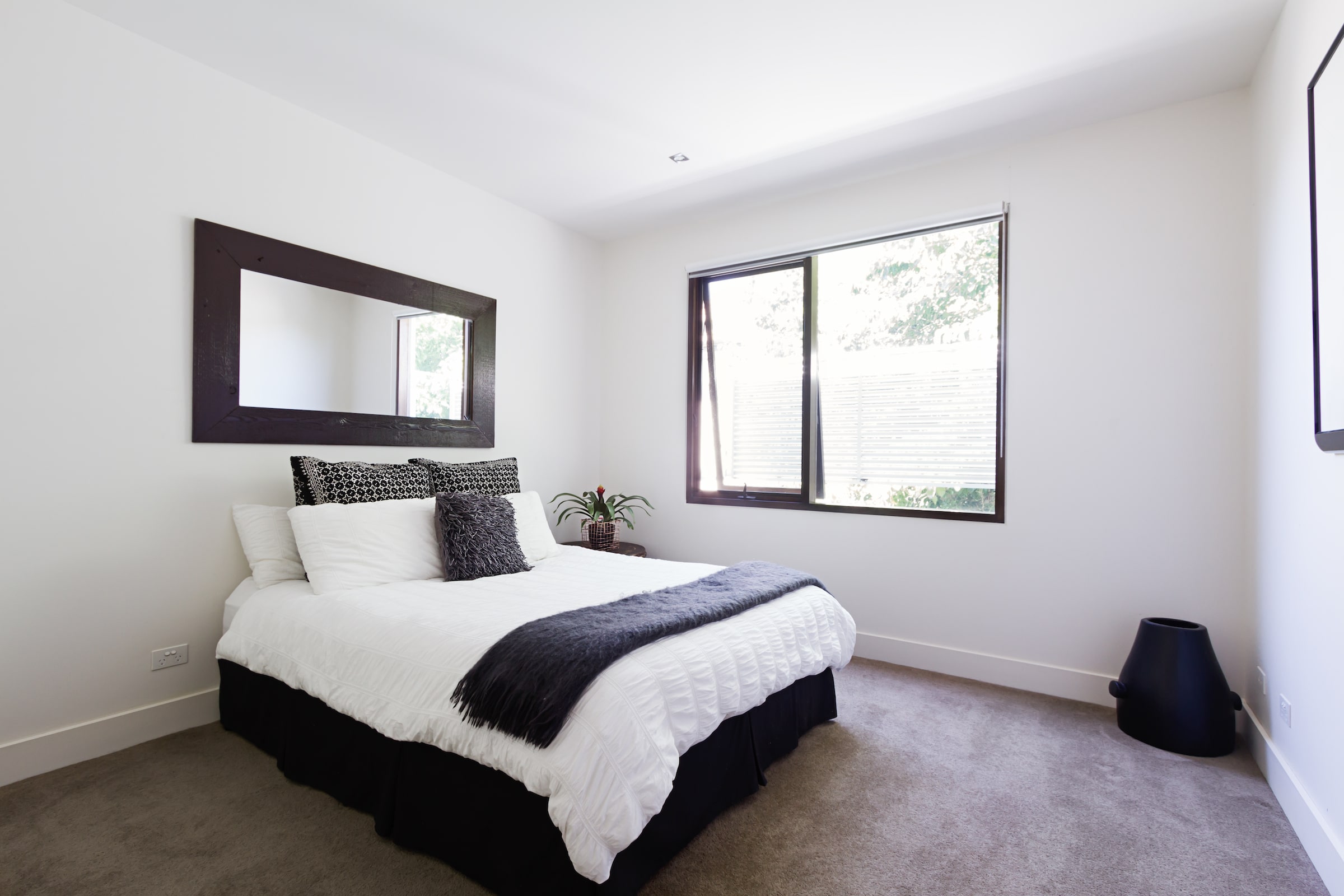 Exlabesa casement window in a modern bedroom