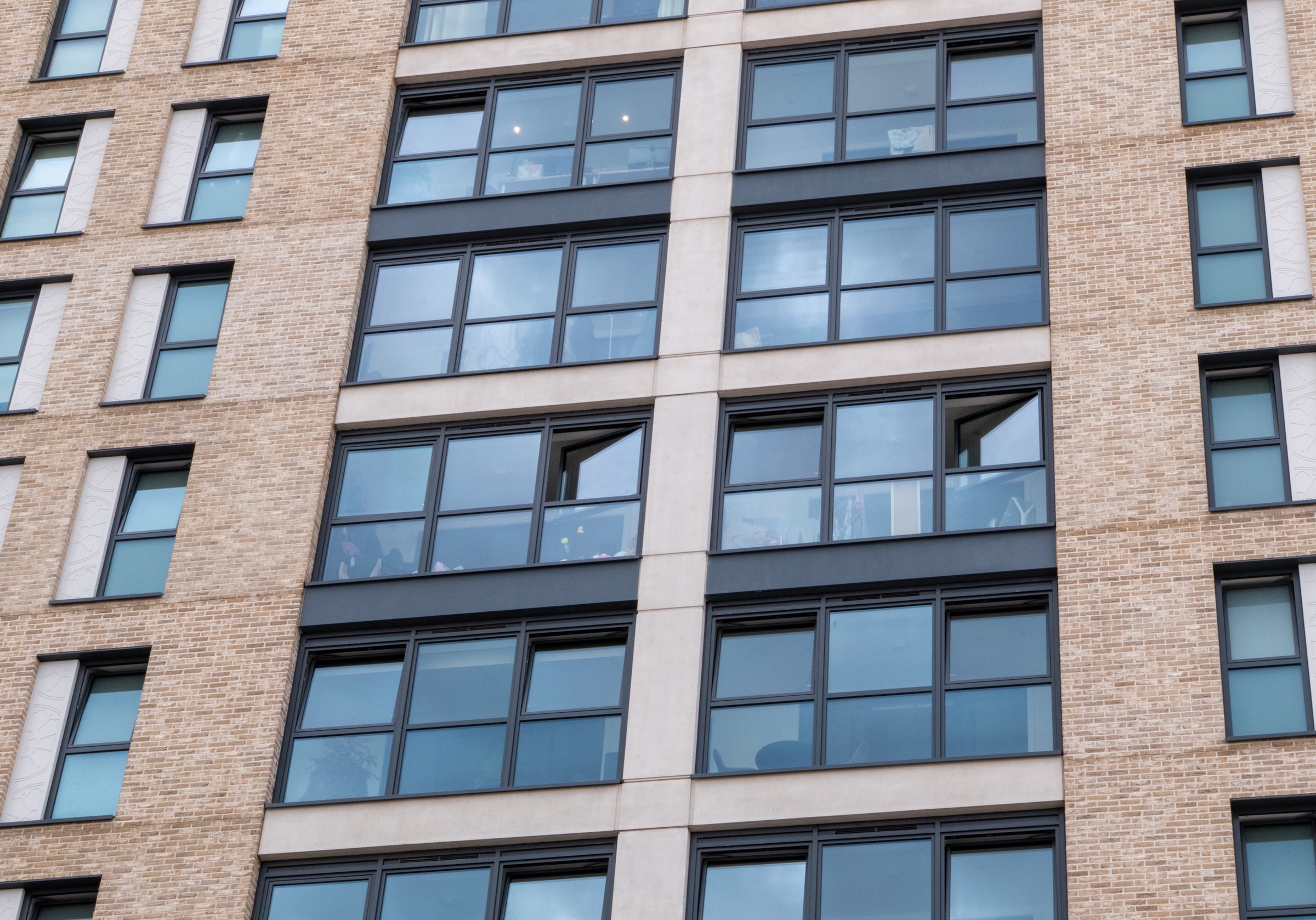 alumil S77 curtain walling to a residential tower block with tilt and turn windows