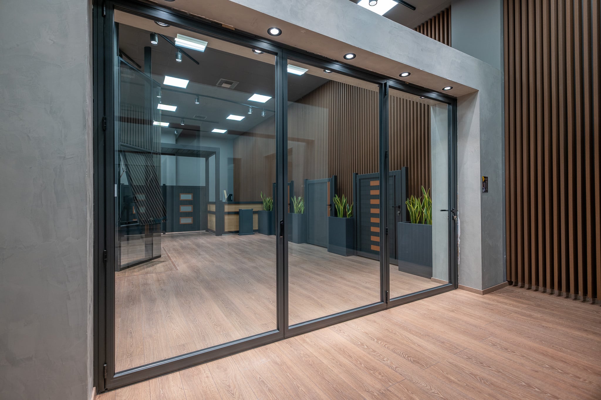 closed large panel door in alumil showroom