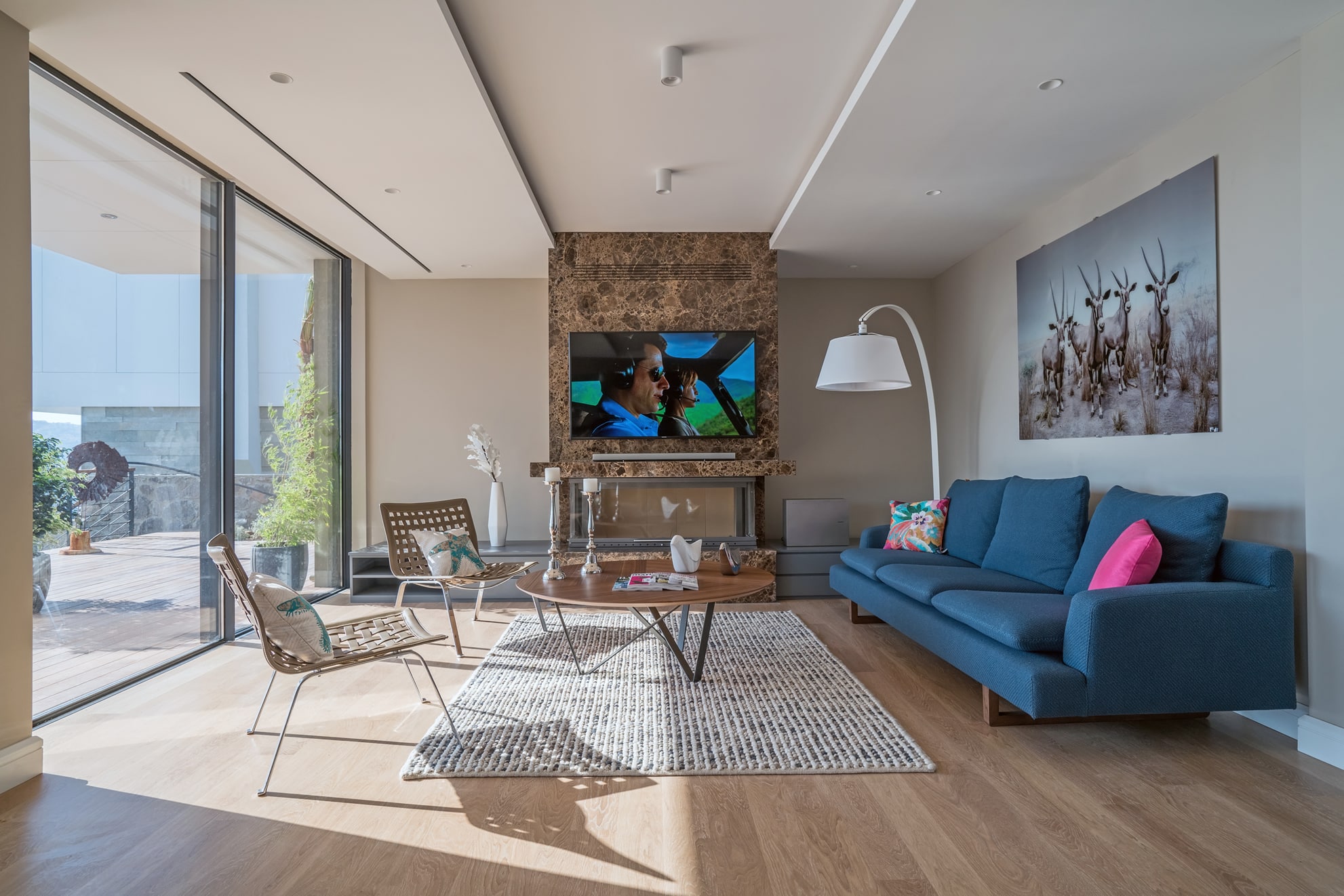 phos-sliders alumil 630 Phos sliding doors in contemporary lounge